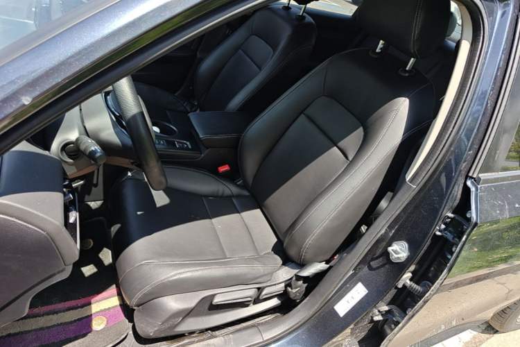 Used Honda Civic 2023 240TURBO CVT Dynamic Edition Left Front Seat