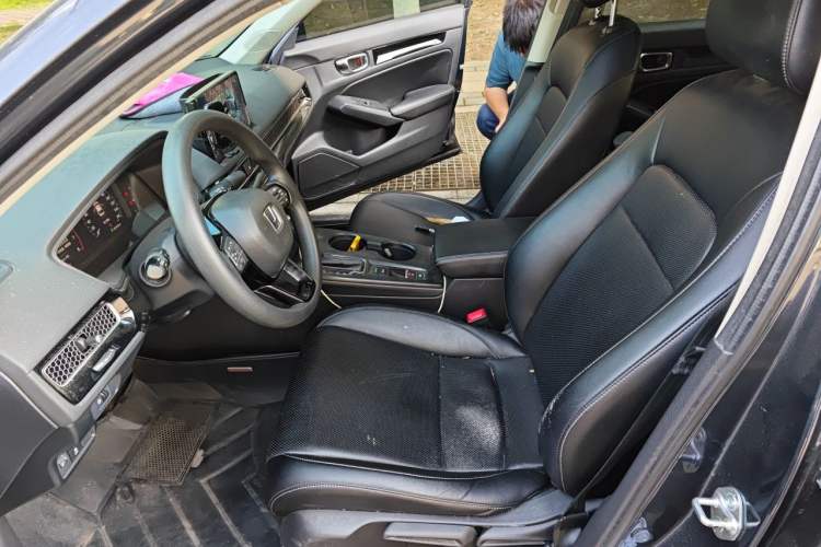 Used Honda Civic 2023 240TURBO CVT Dynamic · Center Stage Special Edition Left Front Seat