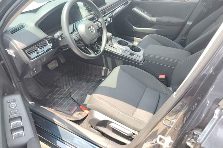 Used Honda Civic 2023 240TURBO CVT Dynamic · Center Stage Special Edition Left Front Seat
