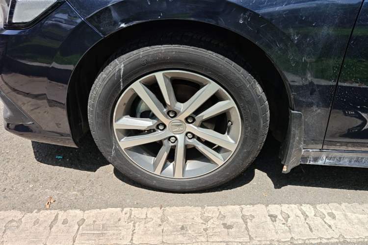 Used Honda Civic 2023 240TURBO CVT Dynamic Edition Left Front Wheel Hub