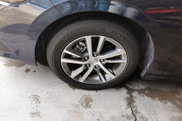 Used Honda Civic 2023 240TURBO CVT Dynamic · Center Stage Special Edition Left Front Wheel Hub