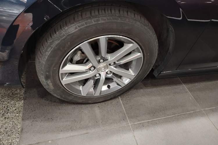 Used Honda Civic 2023 240TURBO CVT Dynamic Edition Left Front Wheel Hub
