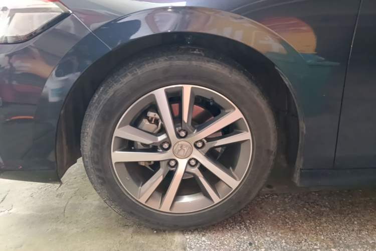 Used Honda Civic 2023 240TURBO CVT Dynamic · Center Stage Special Edition Left Front Wheel Hub