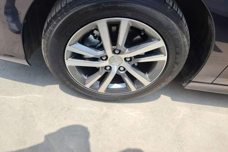 Used Honda Civic 2023 240TURBO CVT Dynamic · Center Stage Special Edition Left Front Wheel Hub