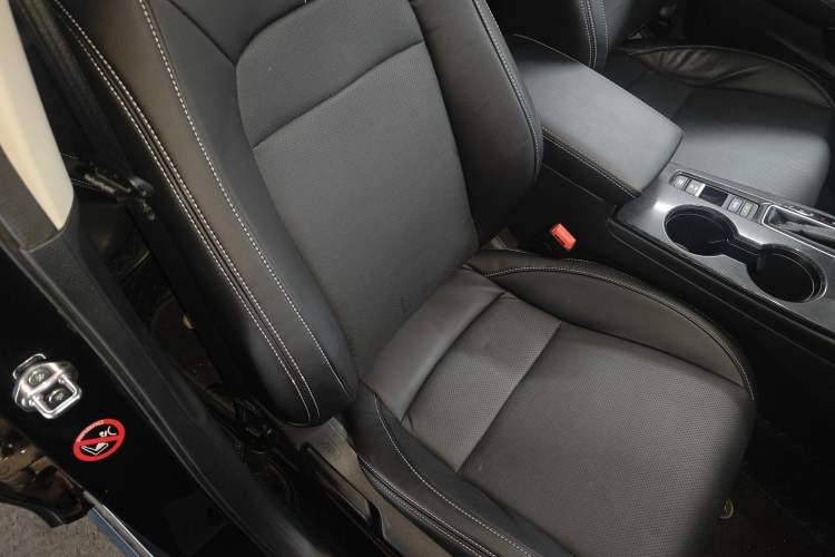 Used Honda Civic 2023 240TURBO CVT Dynamic · Center Stage Special Edition Right Front Seat