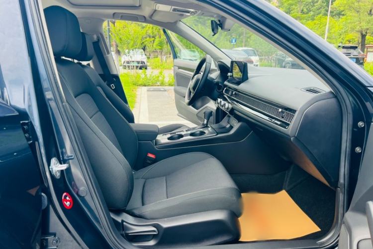 Used Honda Civic 2023 240TURBO CVT Dynamic · Center Stage Special Edition Right Front Seat