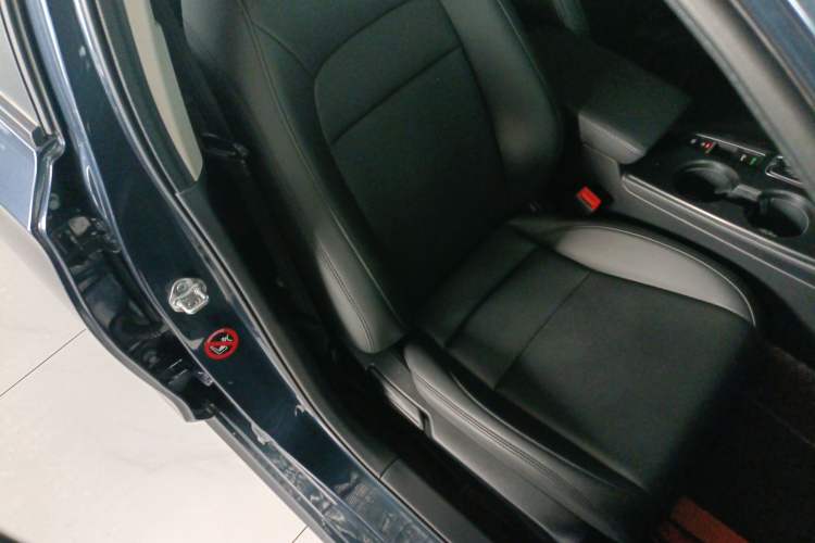Used Honda Civic 2023 240TURBO CVT Dynamic Edition Right Front Seat