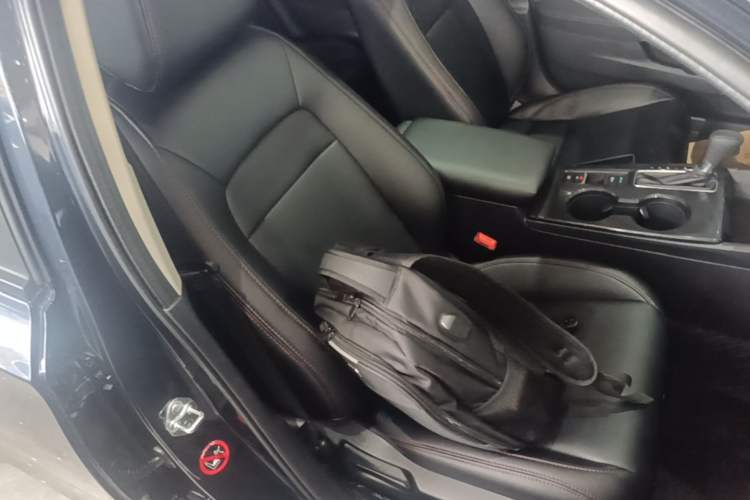 Used Honda Civic 2023 240TURBO CVT Dynamic Edition Right Front Seat