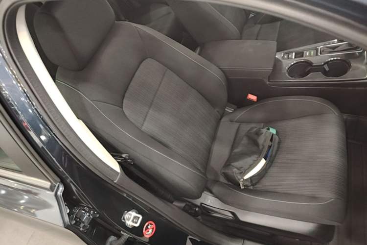 Used Honda Civic 2023 240TURBO CVT Dynamic Edition Right Front Seat