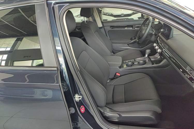 Used Honda Civic 2023 240TURBO CVT Dynamic Edition Right Front Seat