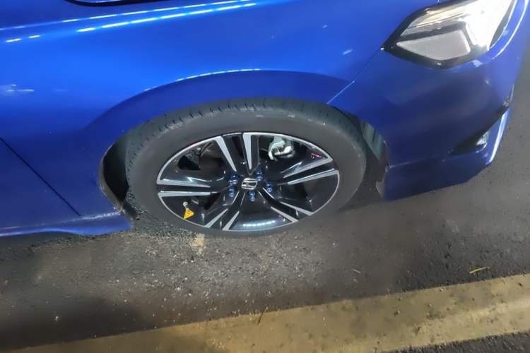 Used Honda Civic 2023 240TURBO CVT Dynamic Edition Right Front Wheel Hub