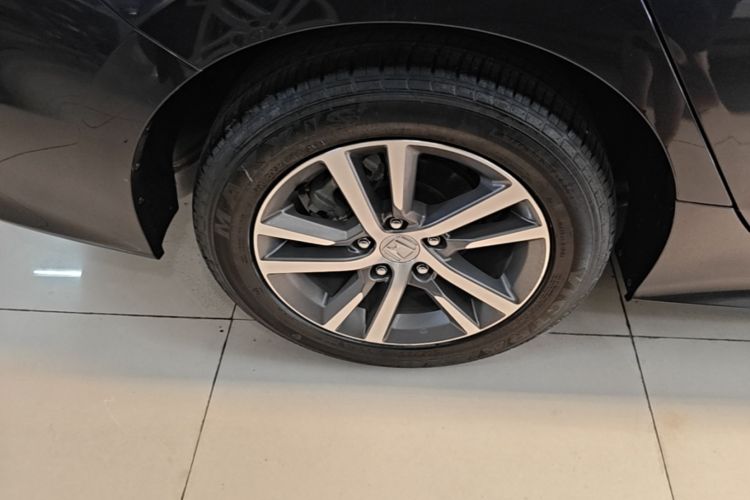 Used Honda Civic 2023 240TURBO CVT Dynamic · Center Stage Special Edition Right Rear Wheel Hub