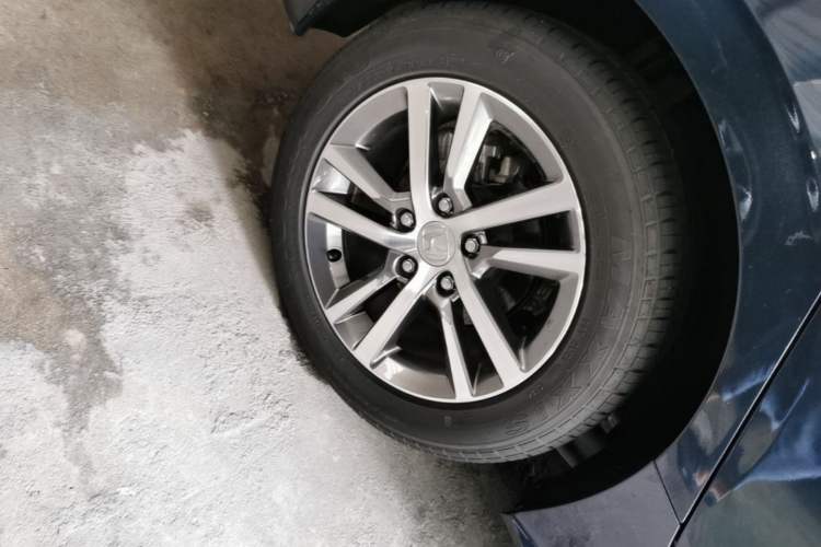 Used Honda Civic 2023 240TURBO CVT Dynamic · Center Stage Special Edition Right Rear Wheel Hub