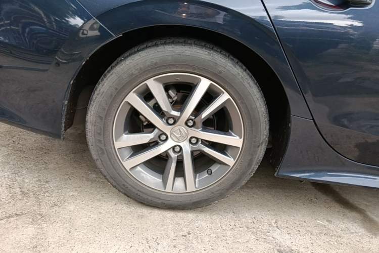 Used Honda Civic 2023 240TURBO CVT Dynamic · Center Stage Special Edition Right Rear Wheel Hub
