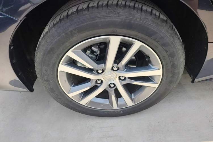 Used Honda Civic 2023 240TURBO CVT Dynamic · Center Stage Special Edition Right Rear Wheel Hub