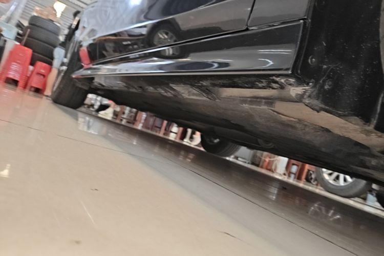 Used Honda Civic 2023 240TURBO CVT Dynamic · Center Stage Special Edition Right Side Sill