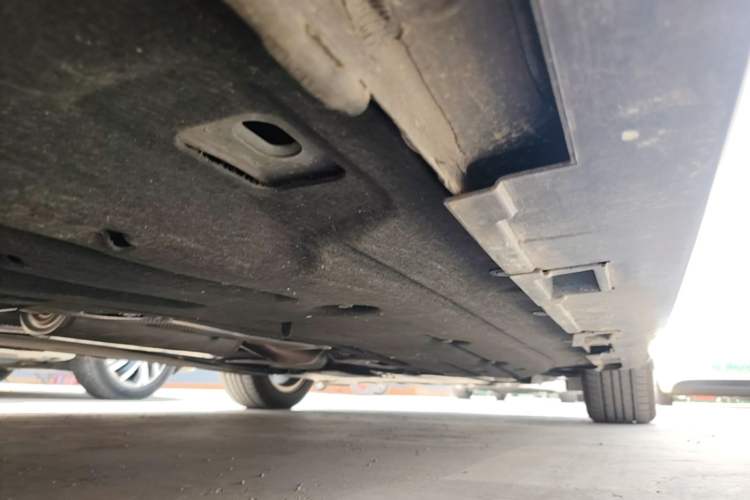 Used Honda Civic 2023 240TURBO CVT Dynamic · Center Stage Special Edition Right Side Sill