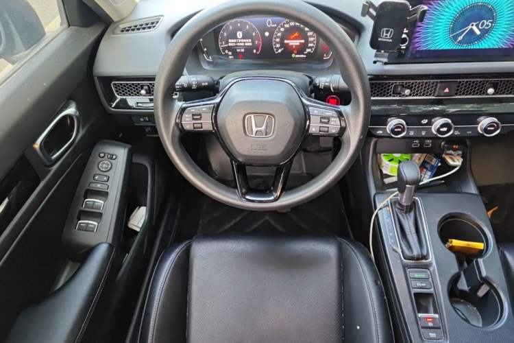 Used Honda Civic 2023 240TURBO CVT Dynamic · Center Stage Special Edition Steering Wheel