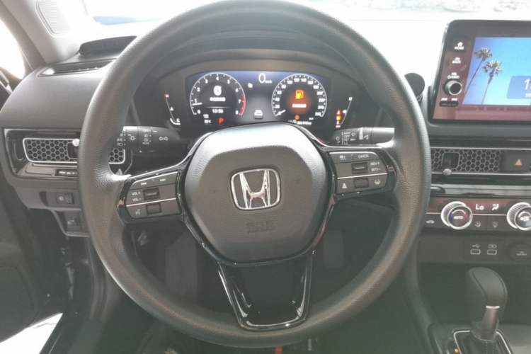 Used Honda Civic 2023 240TURBO CVT Dynamic · Center Stage Special Edition Steering Wheel