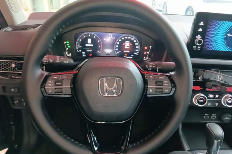 Used Honda Civic 2023 240TURBO CVT Dynamic · Center Stage Special Edition Steering Wheel
