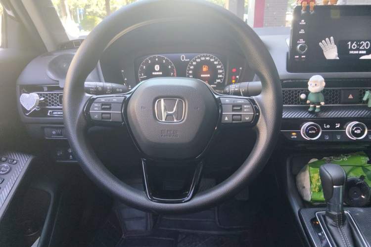 Used Honda Civic 2023 240TURBO CVT Dynamic Edition Steering Wheel