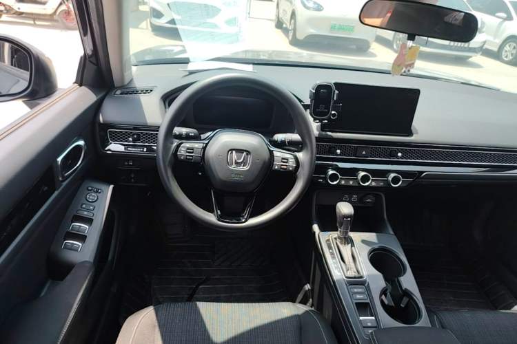 Used Honda Civic 2023 240TURBO CVT Dynamic · Center Stage Special Edition Steering Wheel