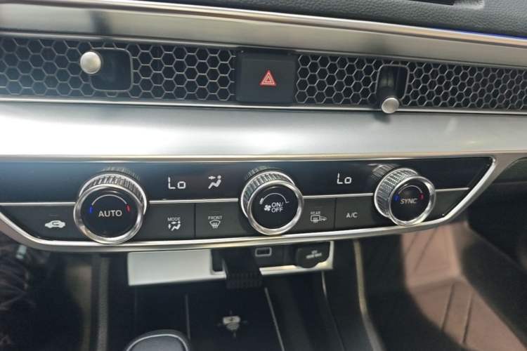 Used Honda Civic 2023 240TURBO CVT Dynamic Control · C-Position Guest Special Edition Audio And AC Panel