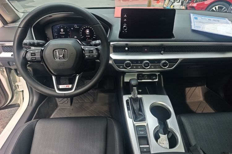 Used Honda Civic 2023 240TURBO CVT Dynamic Control · C-Position Guest Special Edition Center Console