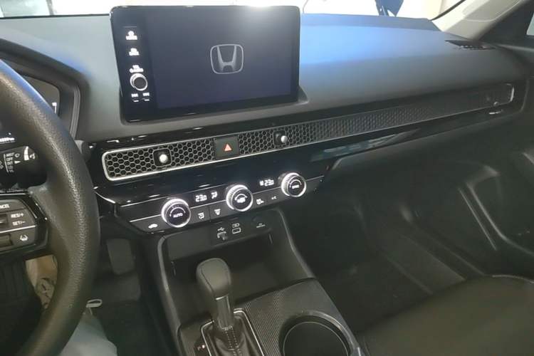 Used Honda Civic 2023 240TURBO CVT Dynamic Edition Audio And AC Panel