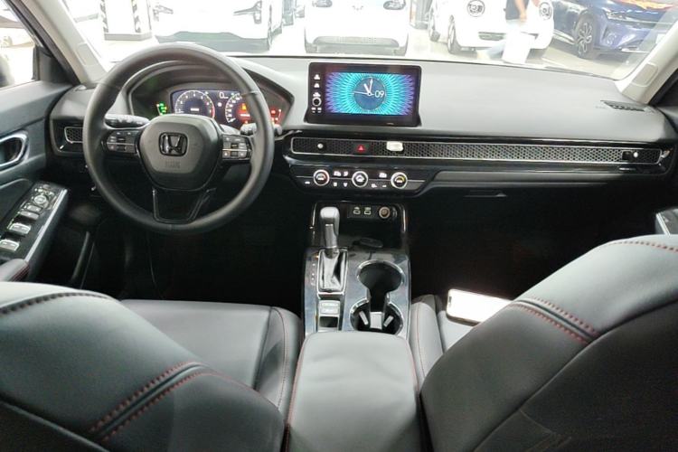 Used Honda Civic 2023 240TURBO CVT Dynamic · Center Stage Special Edition Center Console