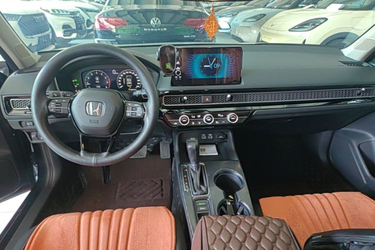 Used Honda Civic 2023 240TURBO CVT Dynamic Edition Center Console