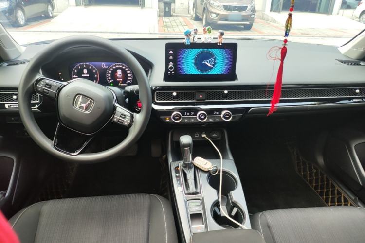Used Honda Civic 2023 240TURBO CVT Dynamic · Center Stage Special Edition Center Console