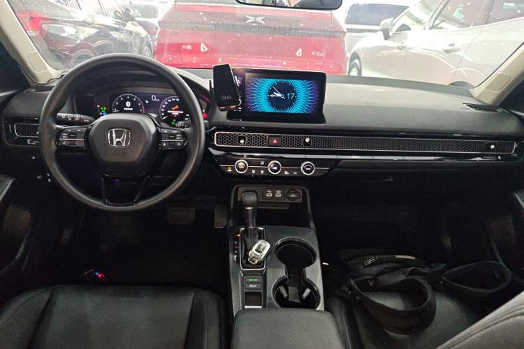 Used Honda Civic 2023 240TURBO CVT Dynamic Edition Center Console