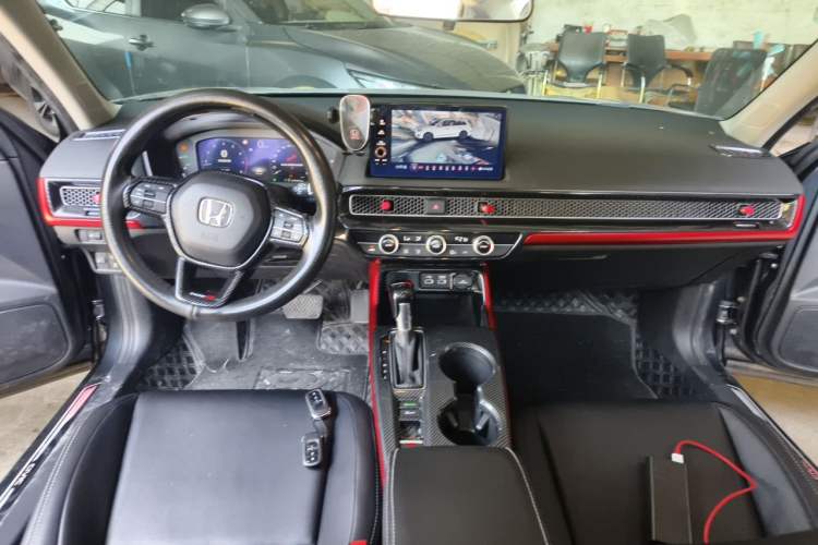 Used Honda Civic 2023 240TURBO CVT Dynamic Edition Center Console