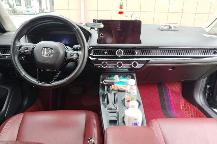 Used Honda Civic 2023 240TURBO CVT Dynamic · Center Stage Special Edition Center Console