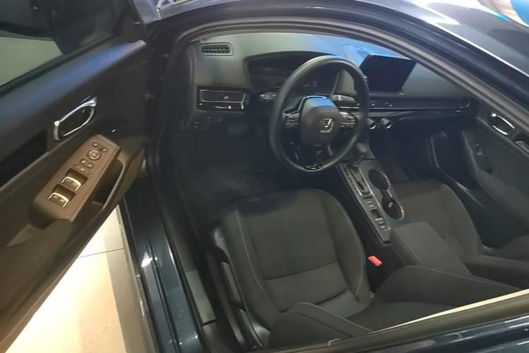 Used Honda Civic 2023 240TURBO CVT Dynamic Edition Driver Seat