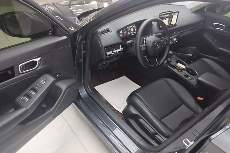 Used Honda Civic 2023 240TURBO CVT Dynamic · Center Stage Special Edition Driver Seat