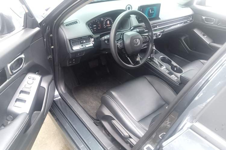 Used Honda Civic 2023 240TURBO CVT Dynamic · Center Stage Special Edition Driver Seat