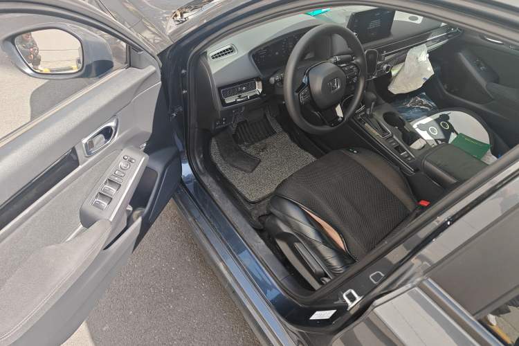 Used Honda Civic 2023 240TURBO CVT Dynamic Edition Driver Seat