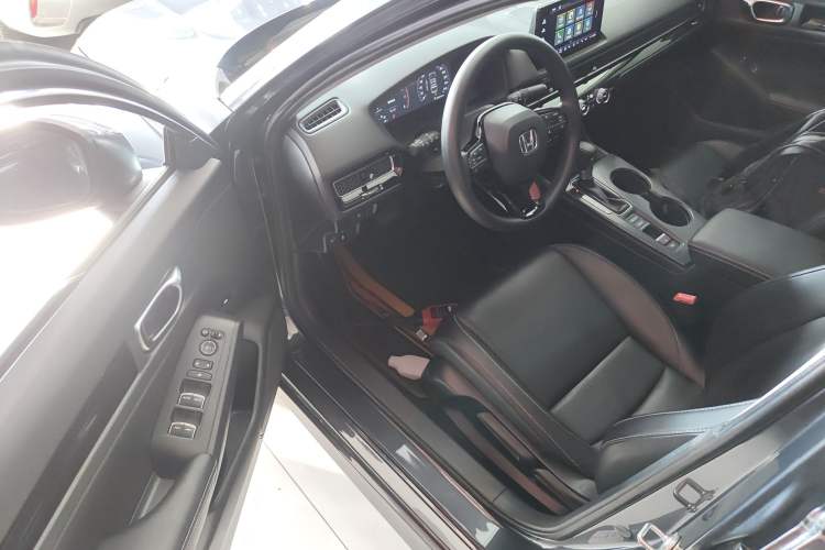 Used Honda Civic 2023 240TURBO CVT Dynamic Edition Driver Seat