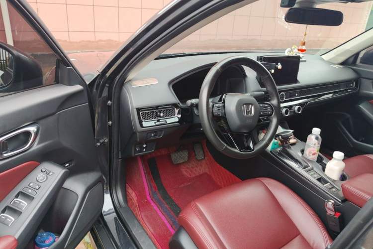 Used Honda Civic 2023 240TURBO CVT Dynamic · Center Stage Special Edition Driver Seat