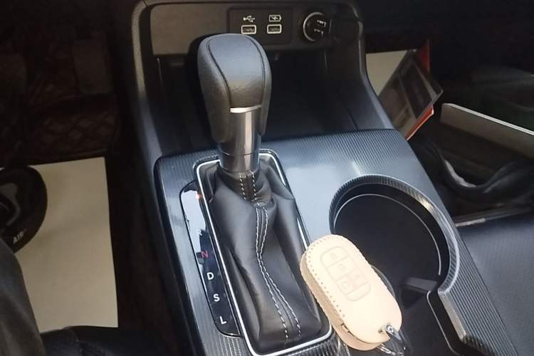 Used Honda Civic 2023 240TURBO CVT Dynamic · Center Stage Special Edition Gear Lever