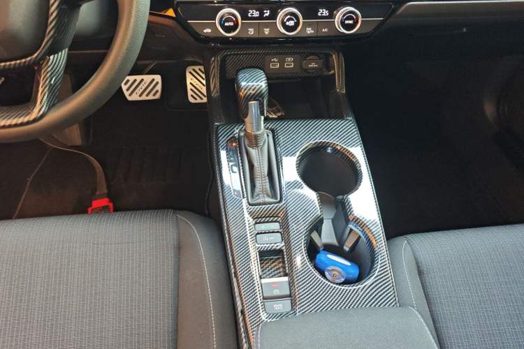 Used Honda Civic 2023 240TURBO CVT Dynamic Edition Gear Lever