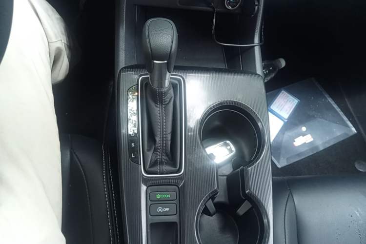 Used Honda Civic 2023 240TURBO CVT Dynamic · Center Stage Special Edition Gear Lever