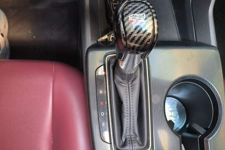 Used Honda Civic 2023 240TURBO CVT Dynamic Edition Gear Lever