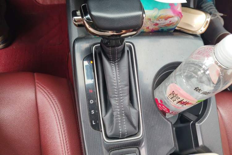 Used Honda Civic 2023 240TURBO CVT Dynamic · Center Stage Special Edition Gear Lever