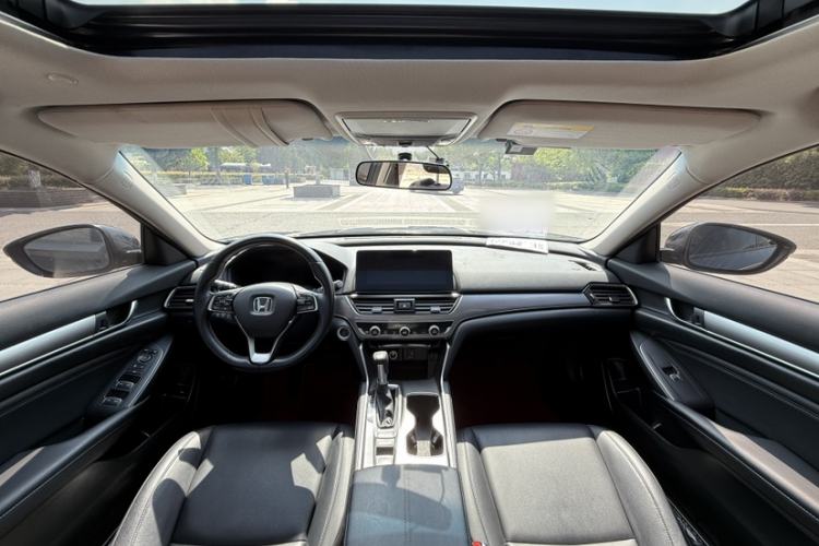 Used Honda Civic 2023 240TURBO CVT Dynamic Edition Interior 3