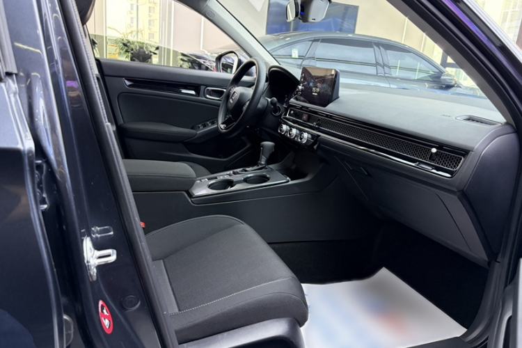 Used Honda Civic 2023 240TURBO CVT Dynamic Edition Interior 3