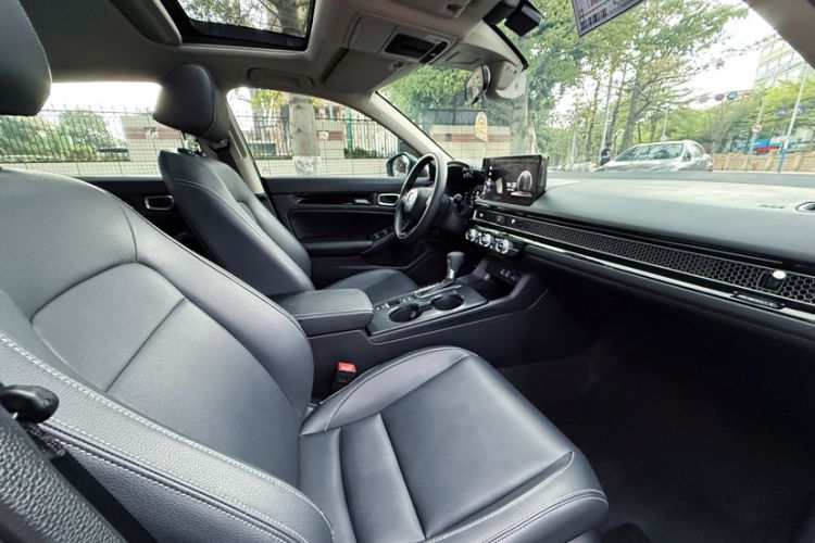 Used Honda Civic 2023 240TURBO CVT Dynamic Edition Interior 4