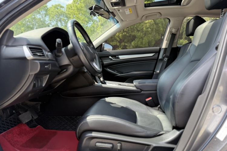 Used Honda Civic 2023 240TURBO CVT Dynamic Edition Interior 5